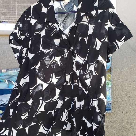 Button up blouse - Picture 1 of 2